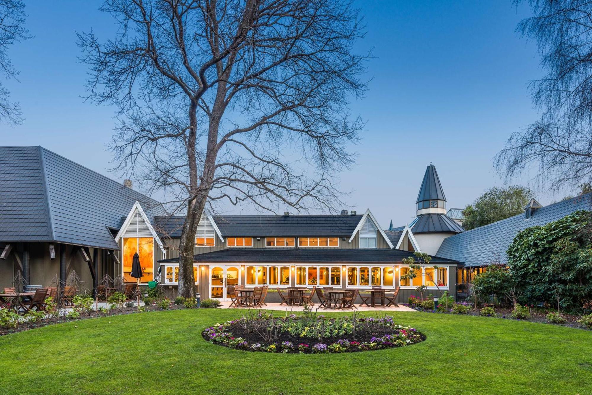 Chateau On The Park - Christchurch, A Doubletree By Hilton Экстерьер фото